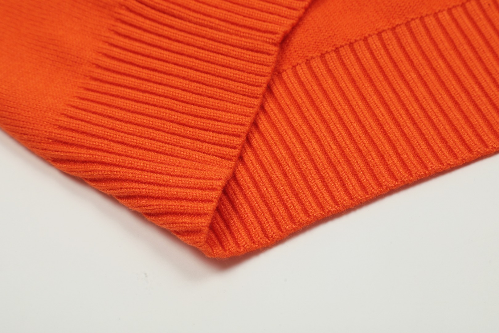 Am1 2024SS classic orange jacquard big heart turtleneck sweater