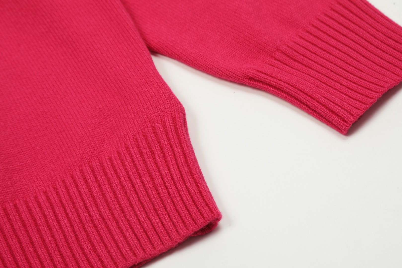 Am1 2024SS classic red jacquard big heart turtleneck sweater