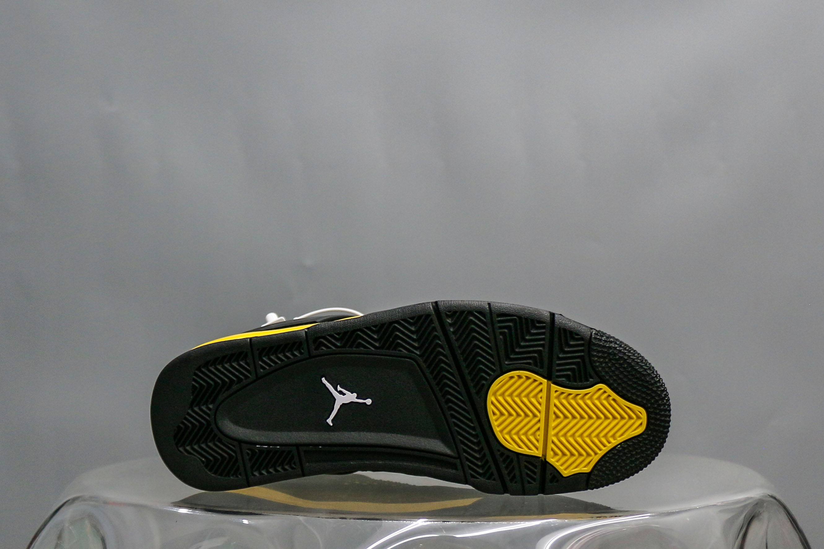 Jordan 4 Retro Thunder (2023) (A2 Batch)