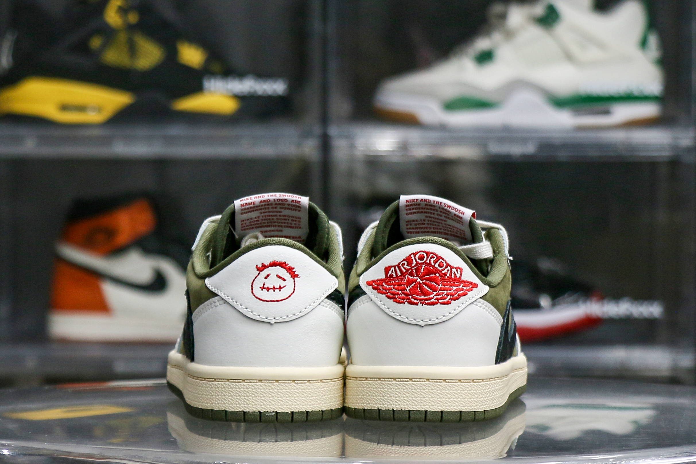 Travis Scott x Jordan 1 Retro Low ‘Reverse Olive / Medium Olive’ Kid (LN5 A1)