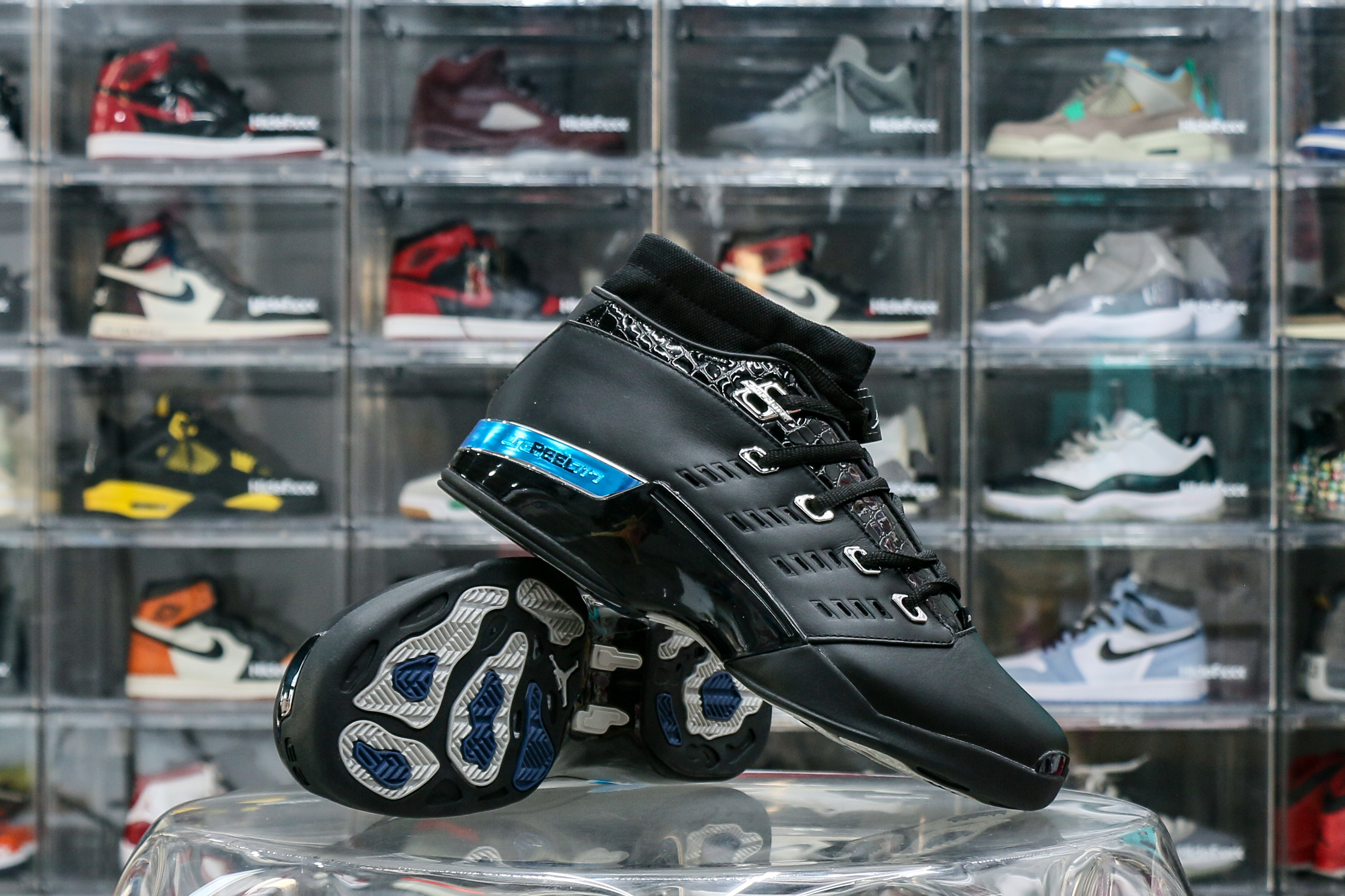 jordan 17 og low black Ch*0me (regular box)