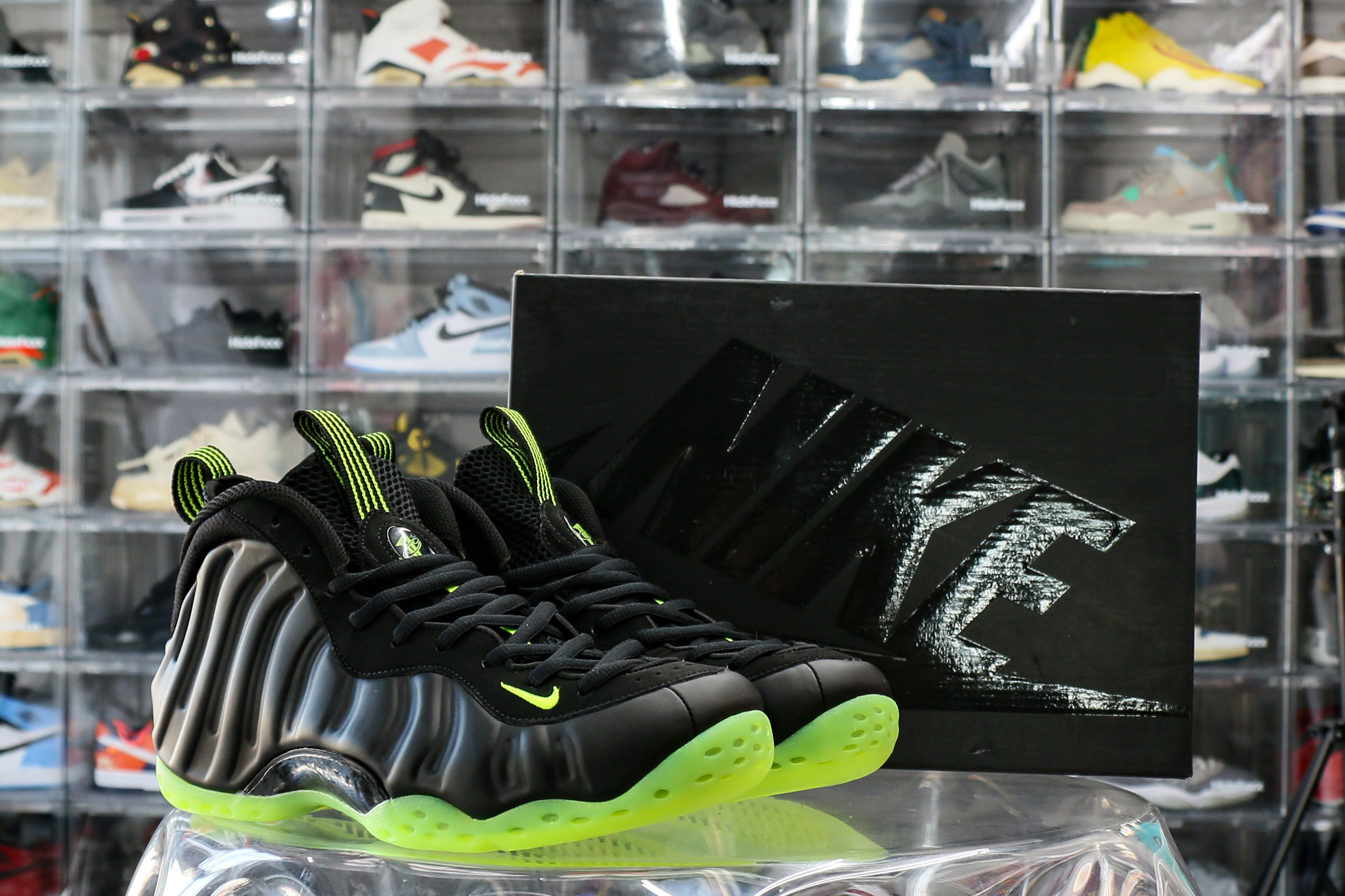 Nike Air Foamposite One Black Volt 2025