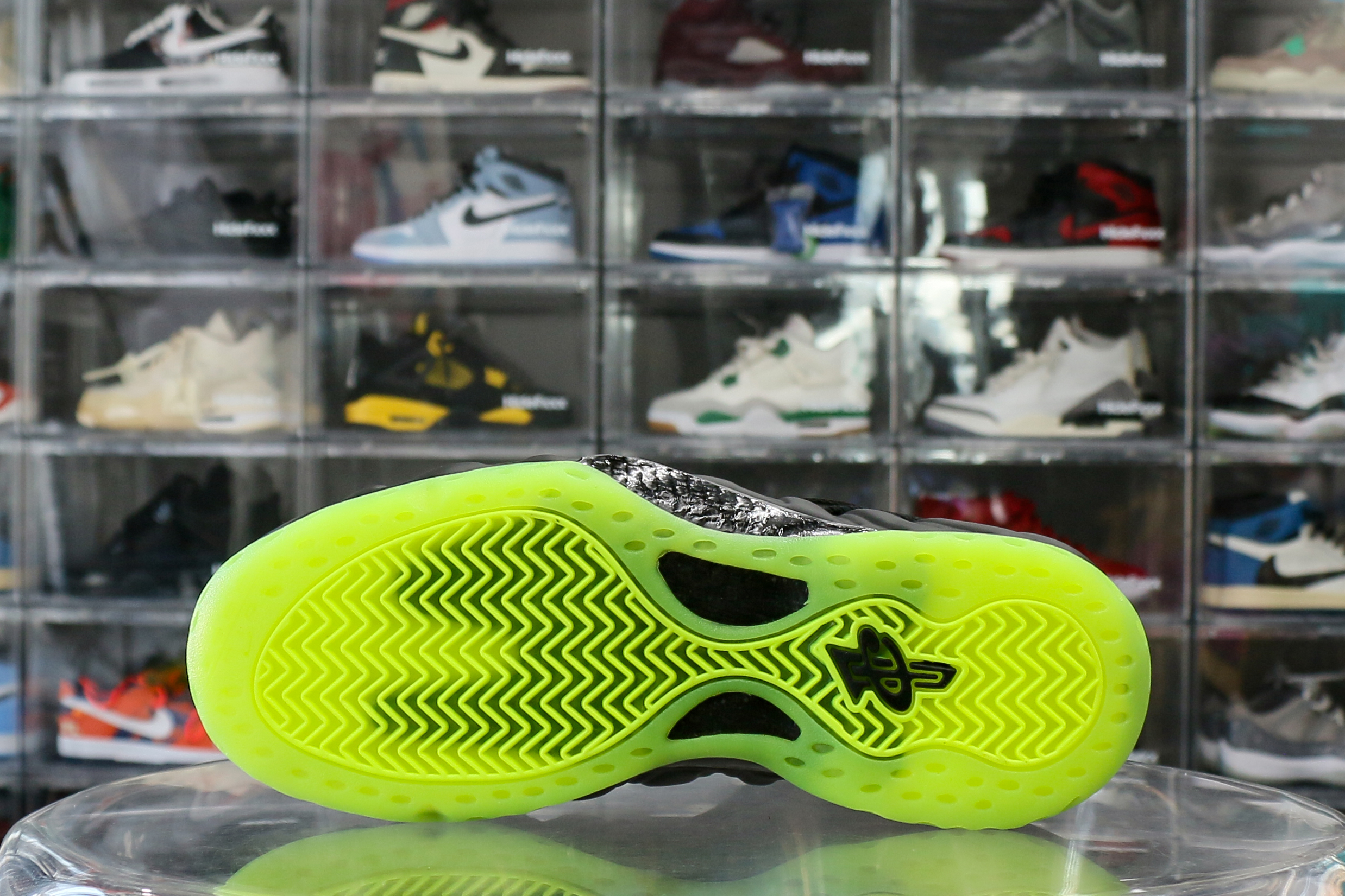 Nike Air Foamposite One Black Volt 2025