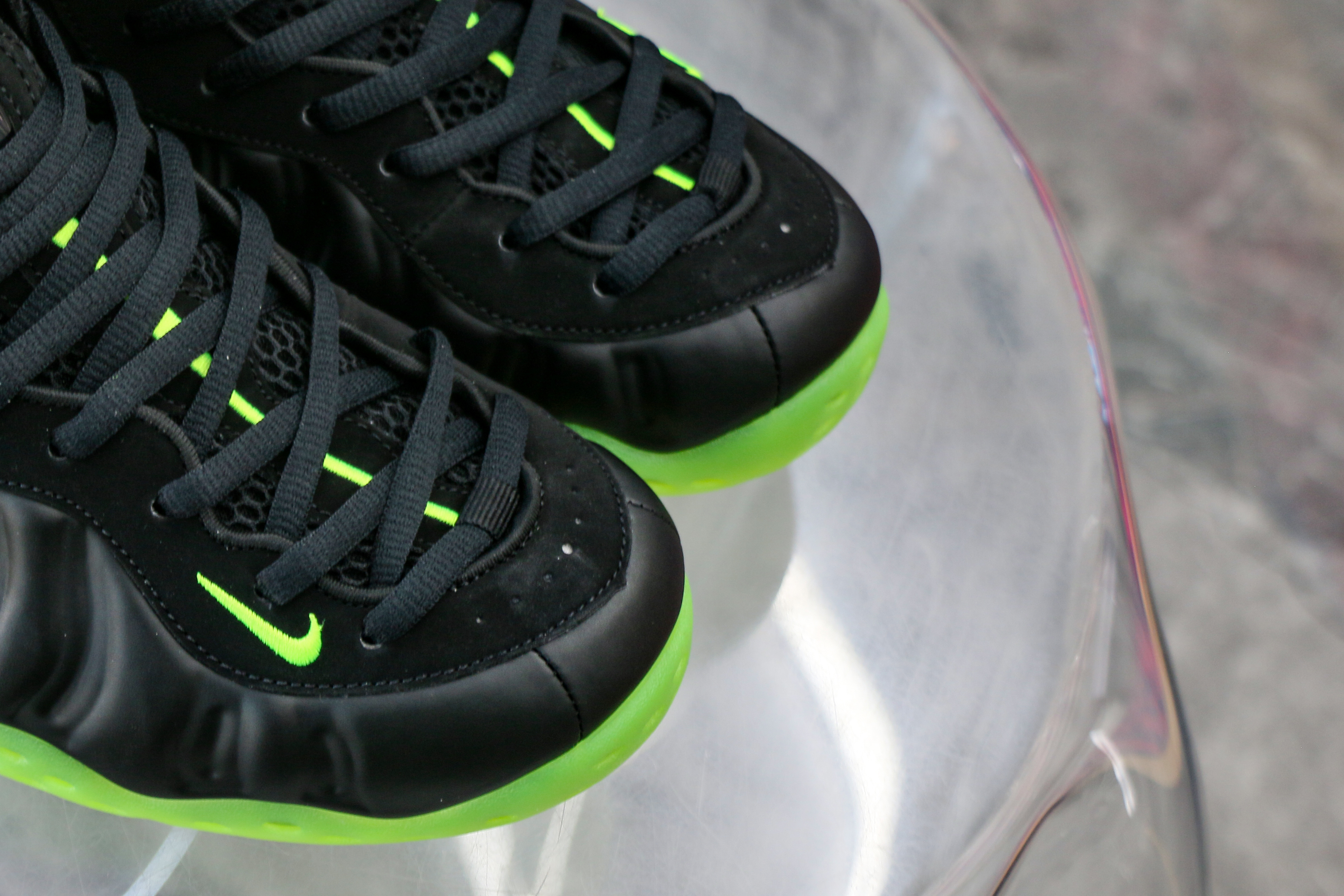 Nike Air Foamposite One Black Volt 2025