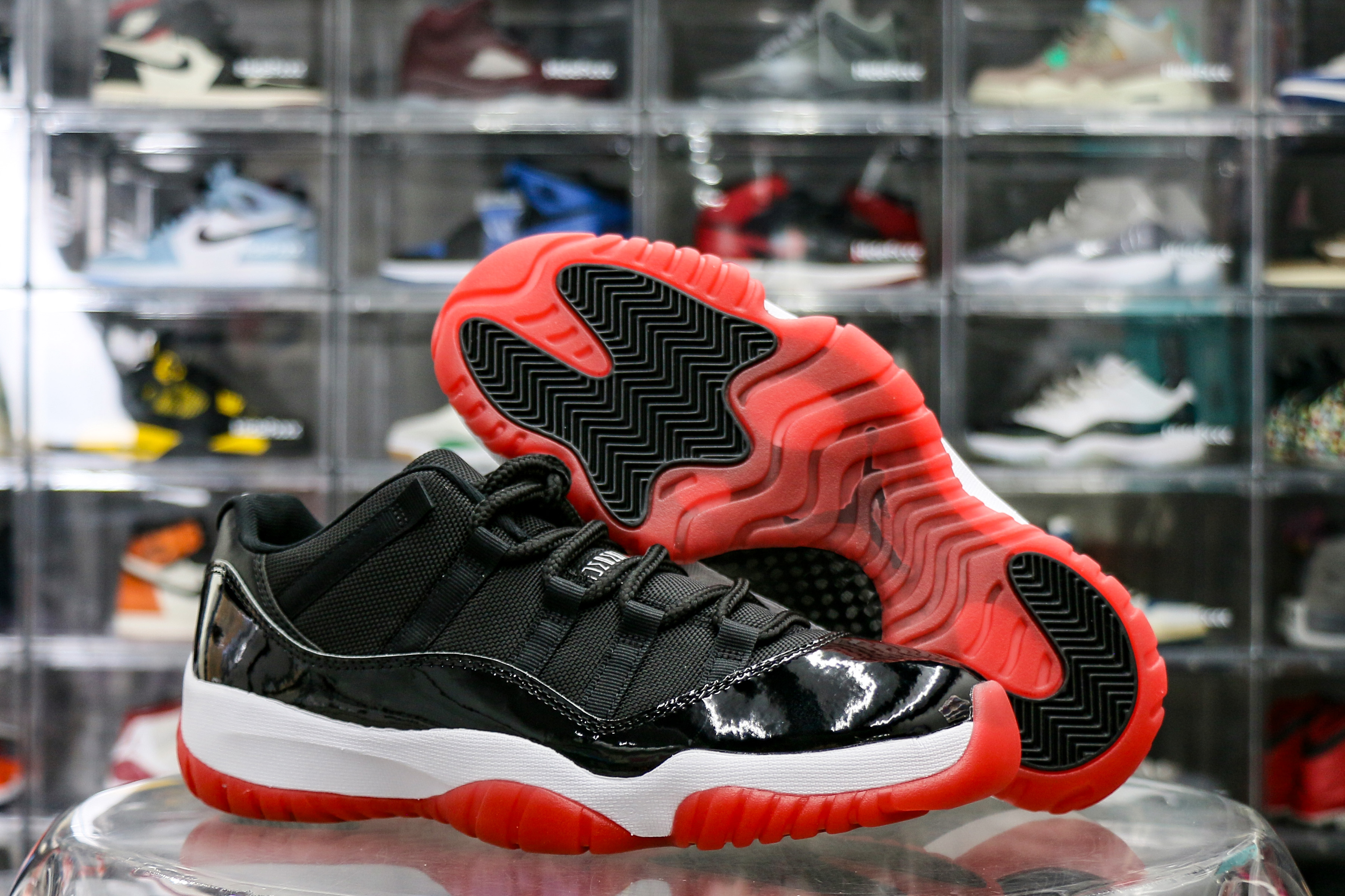 Air Jordan 11 Retro Bred Low 2025 (Ln5 A1)