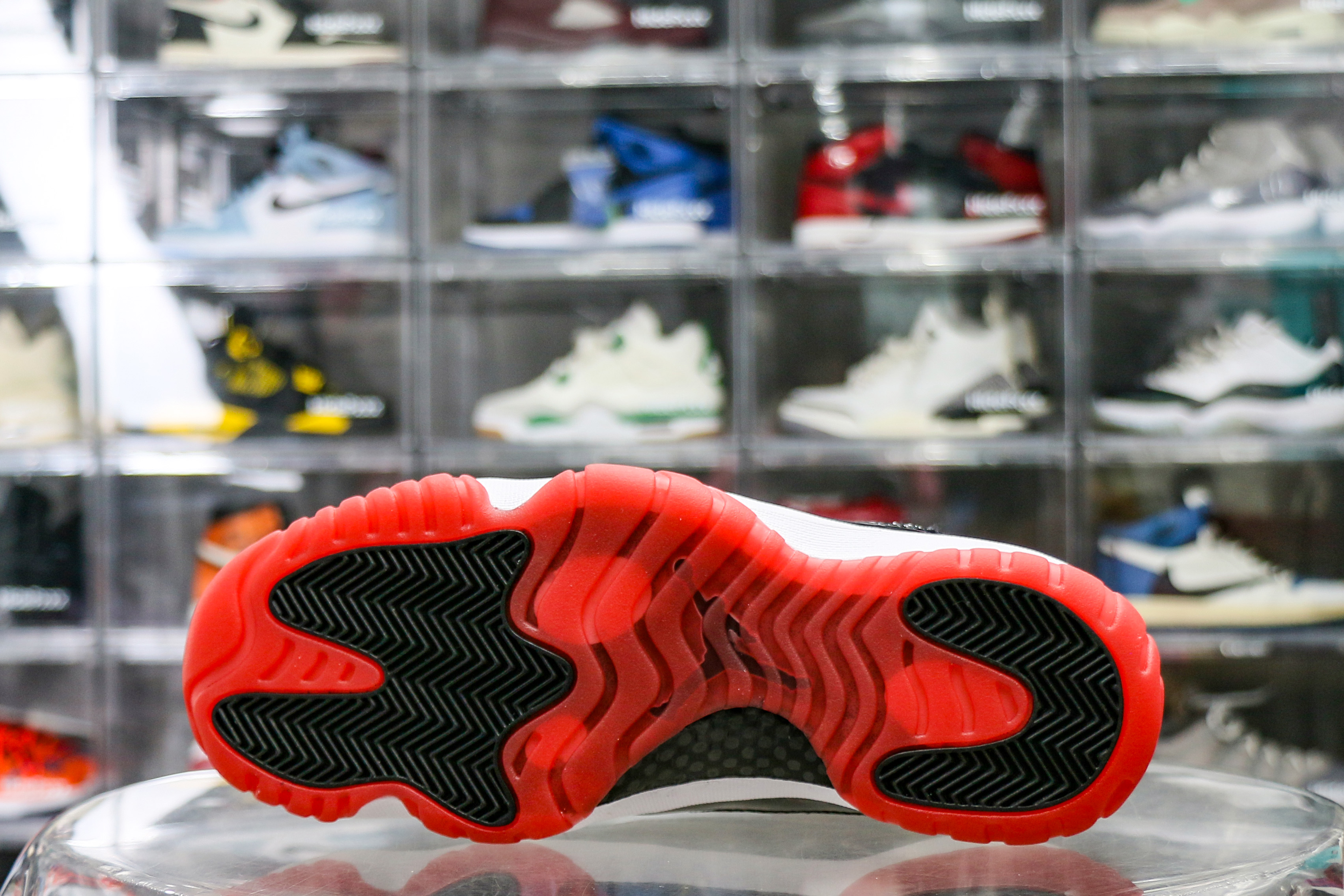 Air Jordan 11 Retro Bred Low 2025 (Ln5 A1)