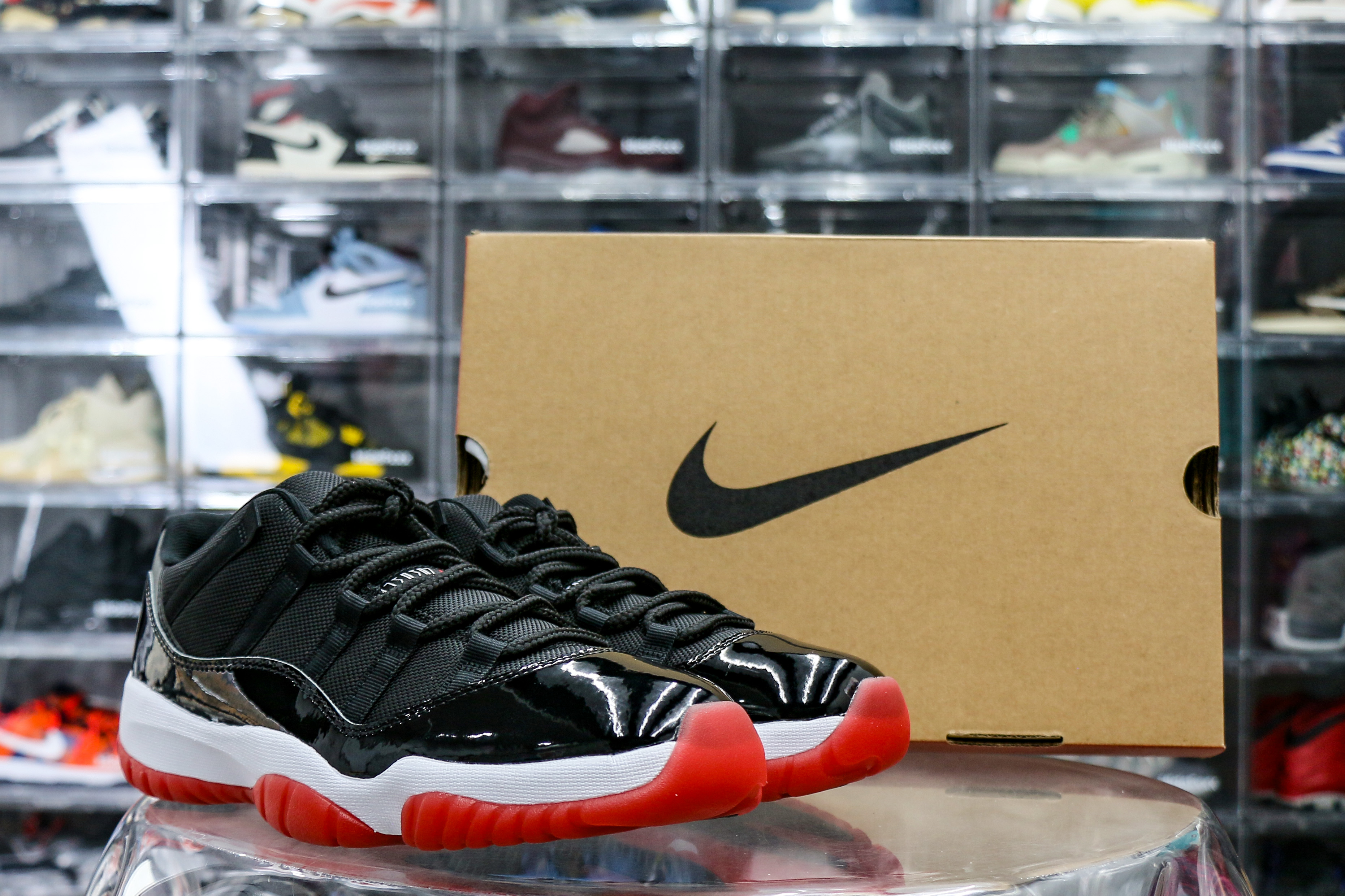 Air Jordan 11 Retro Bred Low 2025 (Ln5 A1)