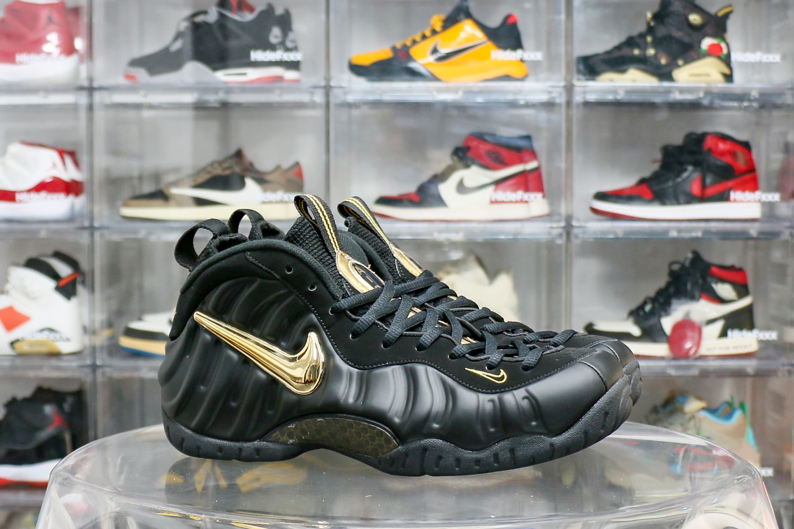 Nike Foamposite Pro Black Metallic Gold