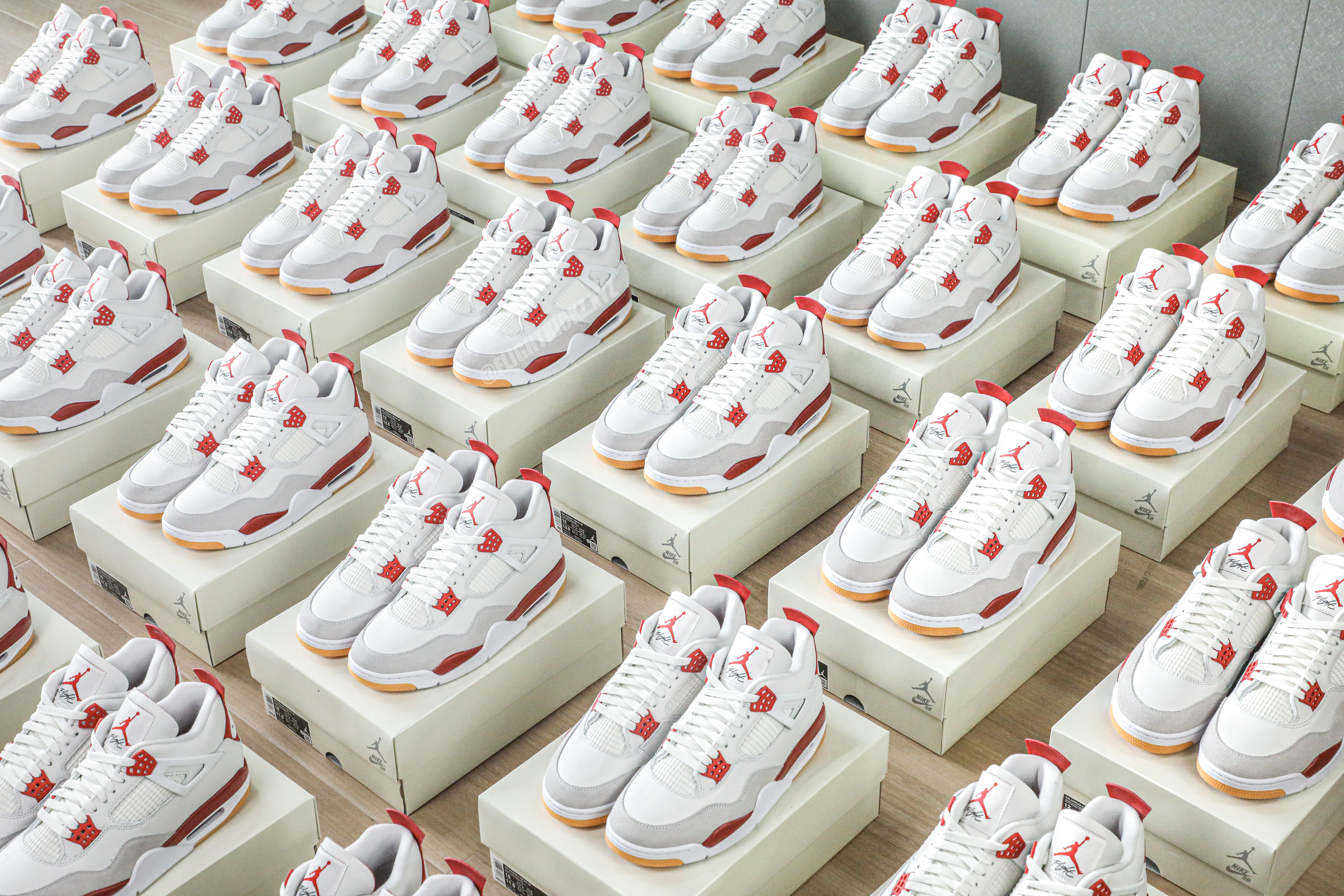 Nike SB x Air Jordan 4 Varsity Red is a Family & Friends (LN5 A1 Batch)