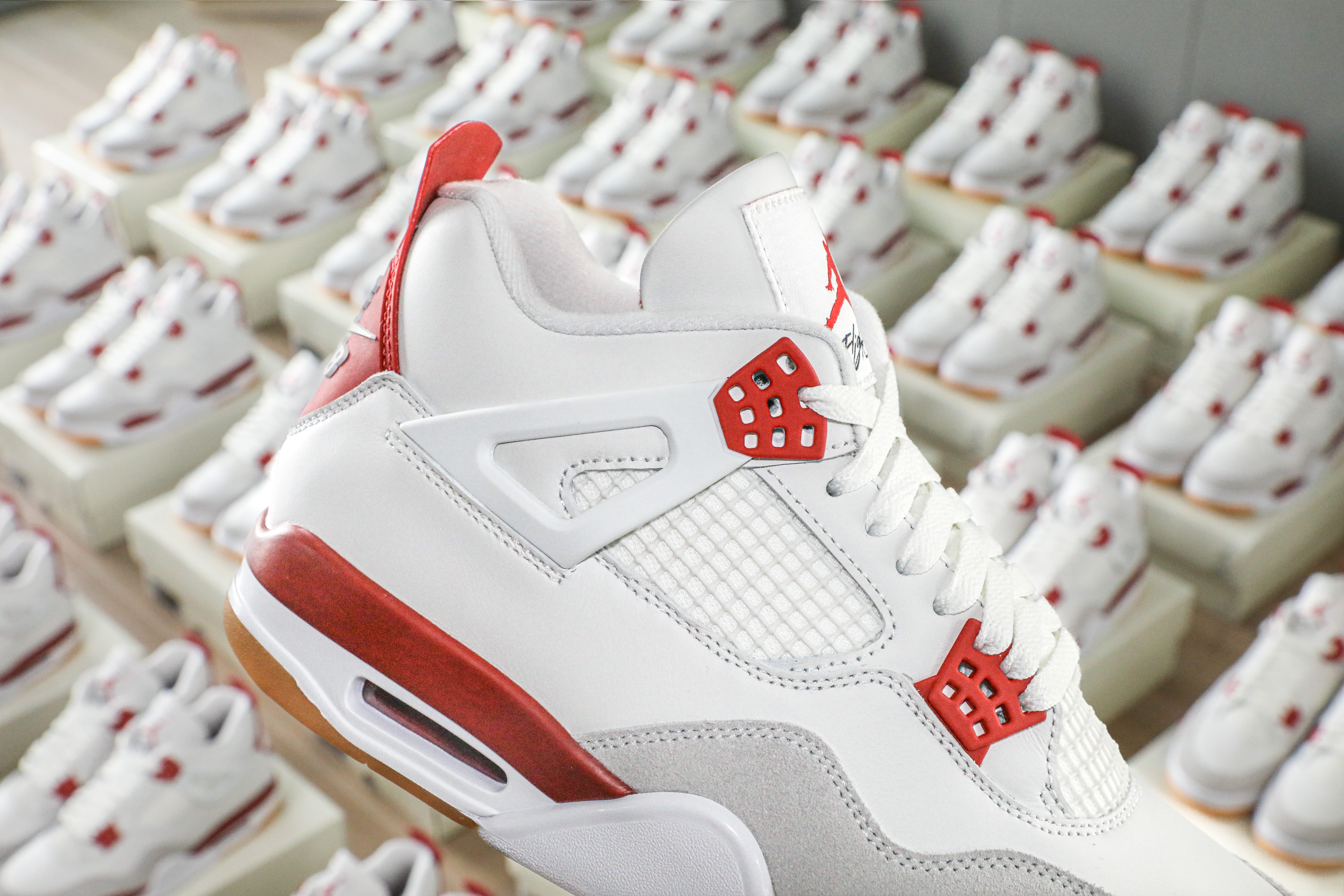 Nike SB x Air Jordan 4 Varsity Red is a Family & Friends (LN5 A1 Batch)