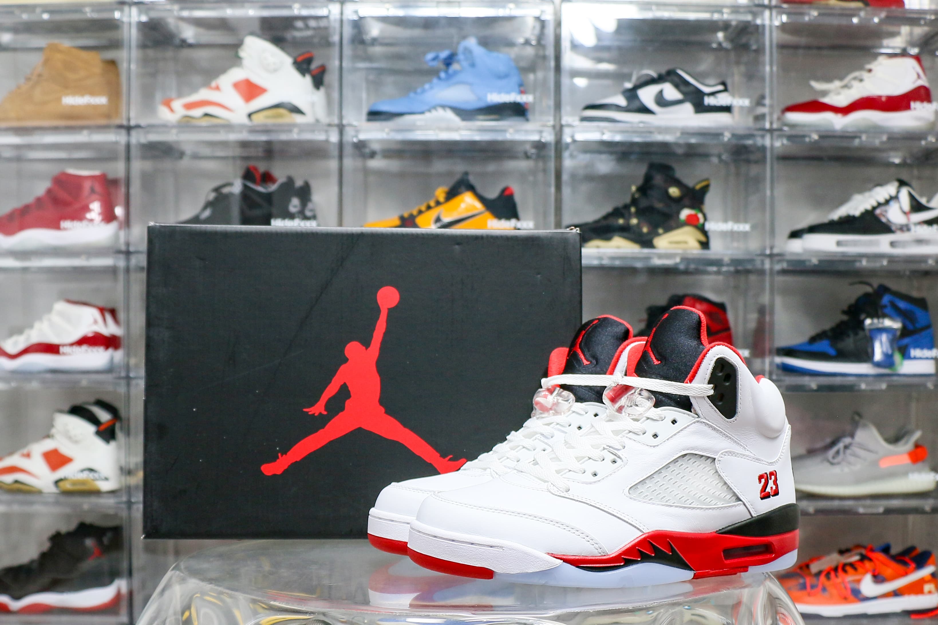 Air Jordan 5 Fire Red Black Tongue 2025 (Ln5 A1)