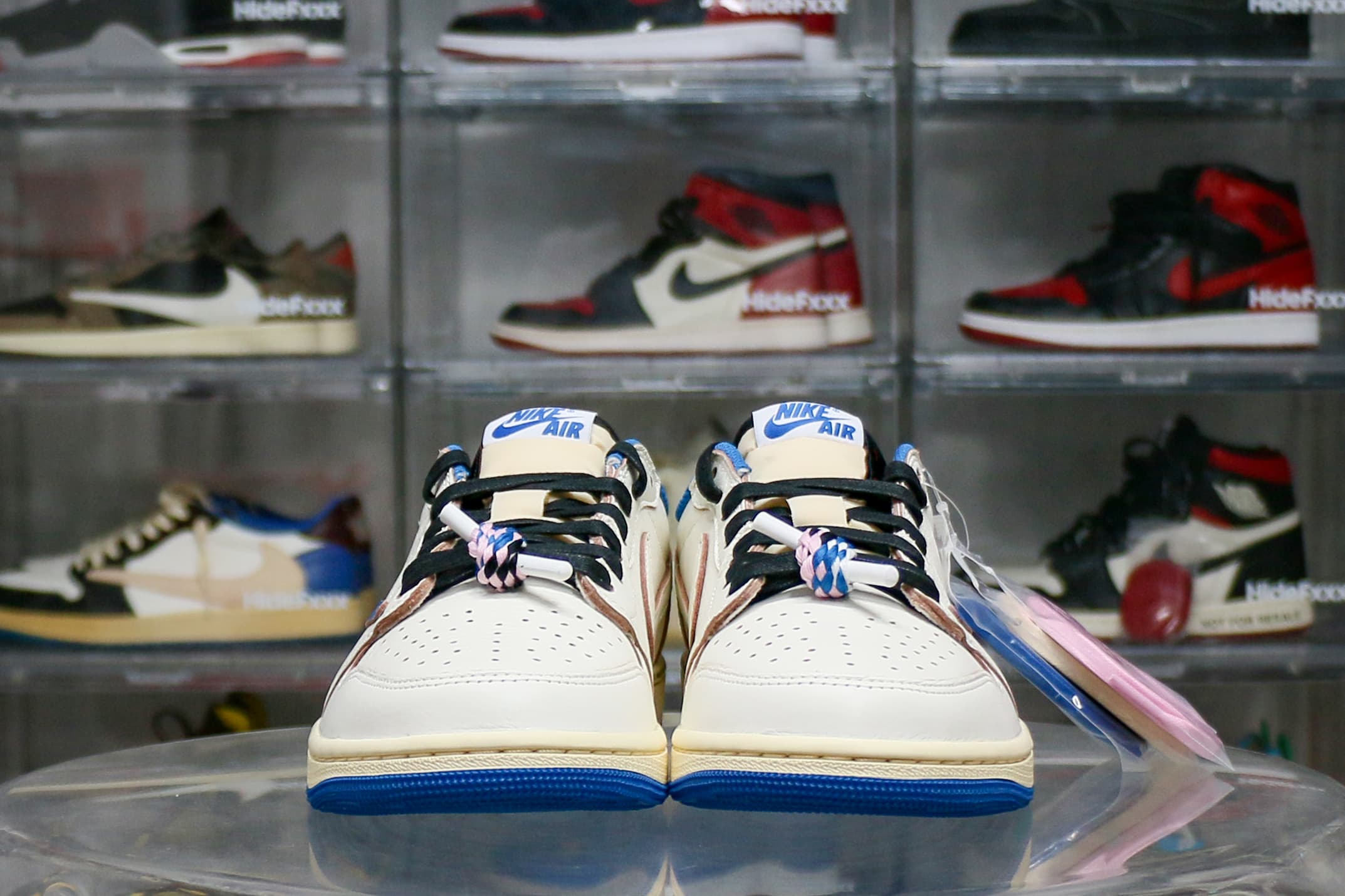 Travis Scott x Fragment x Air Jordan 1 Low OG (Ln5 A1)