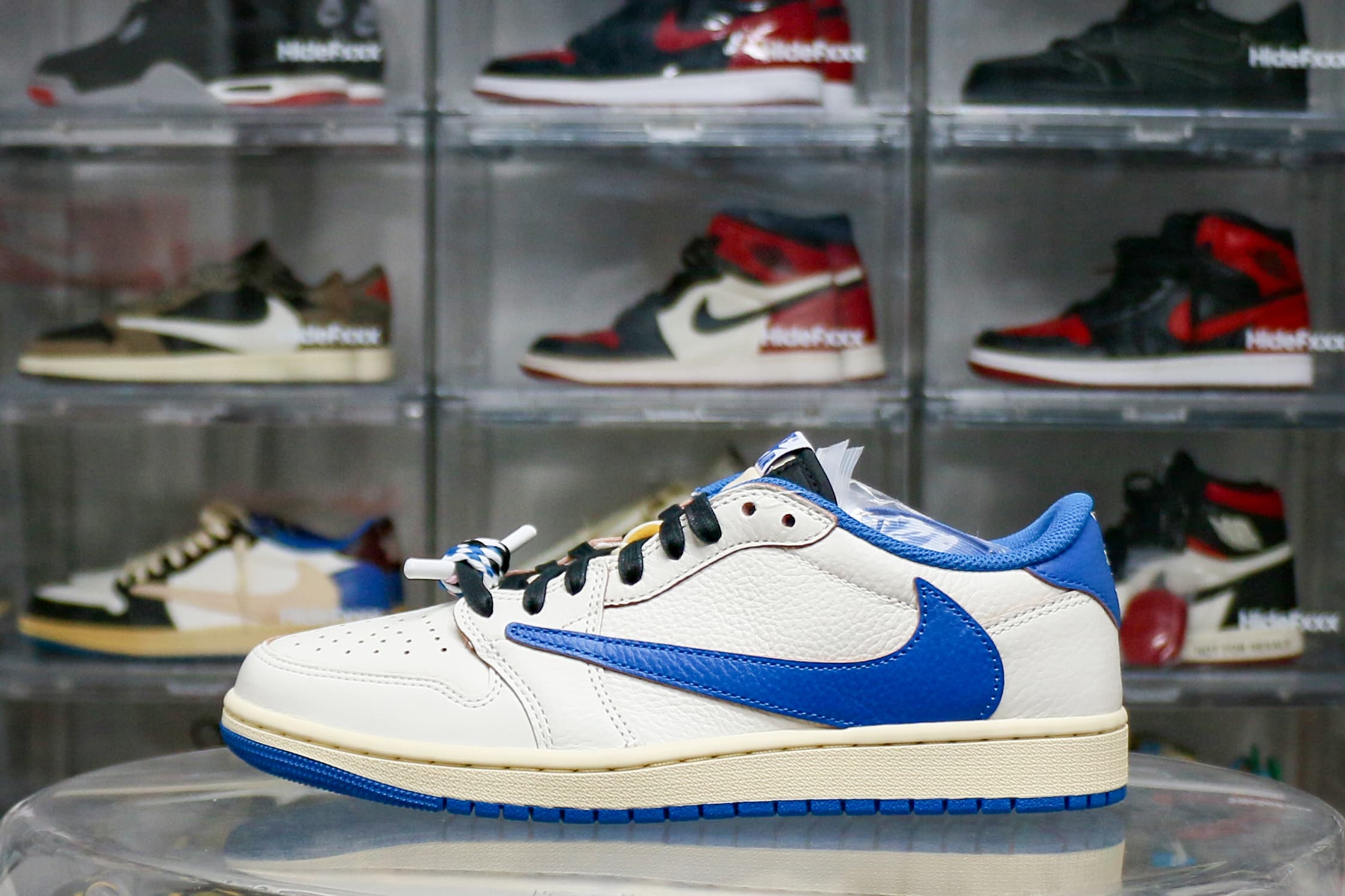 Travis Scott x Fragment x Air Jordan 1 Low OG (Ln5 A1)