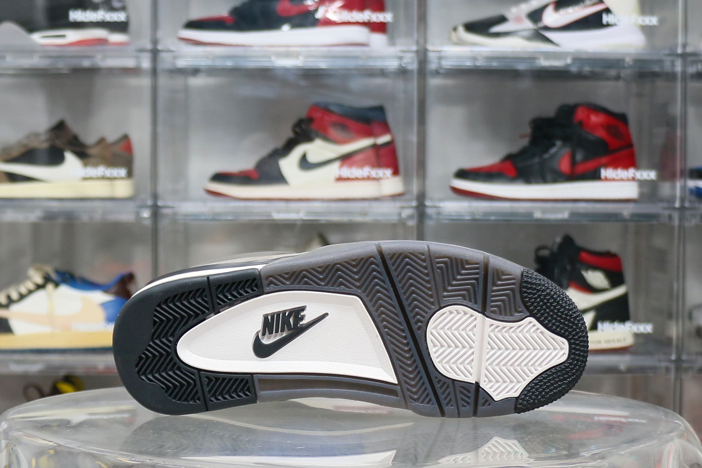 Jordan 4 Retro Cave Stone 2025 (LN5 A1 Batch)