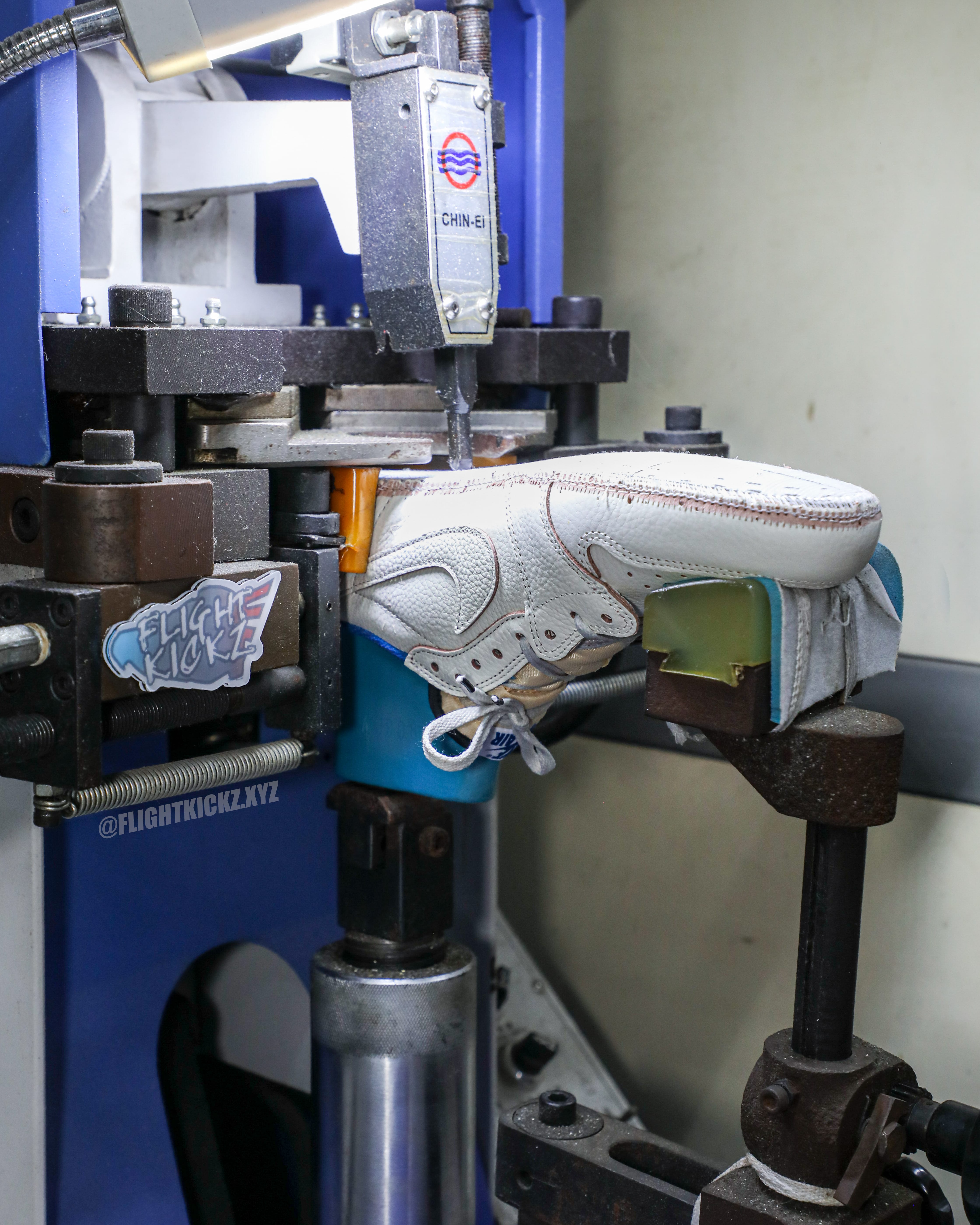 Travis Scott x Fragment x Air Jordan 1 Low OG (Ln5 A1)