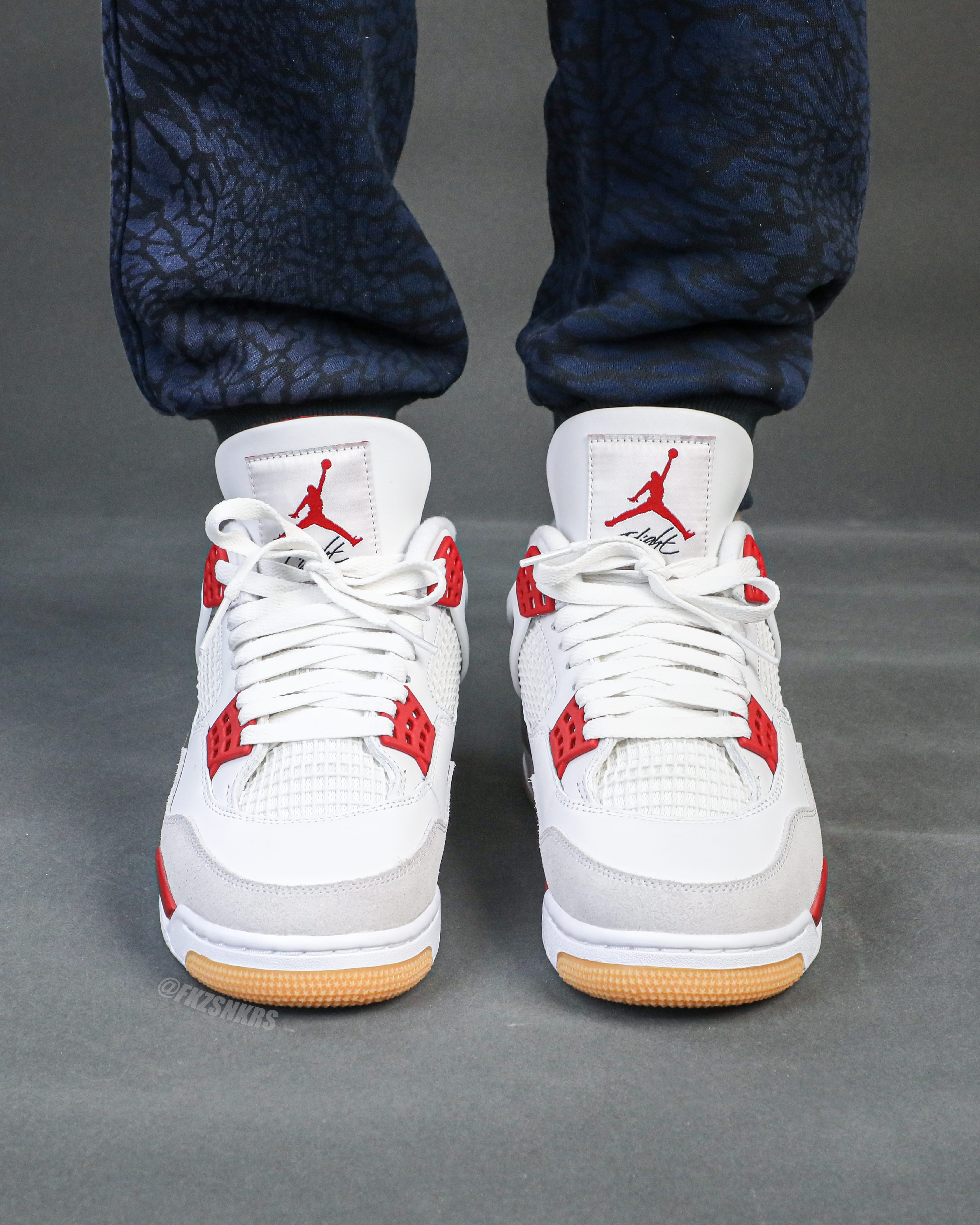 Nike SB x Air Jordan 4 Varsity Red is a Family & Friends (LN5 A1 Batch)
