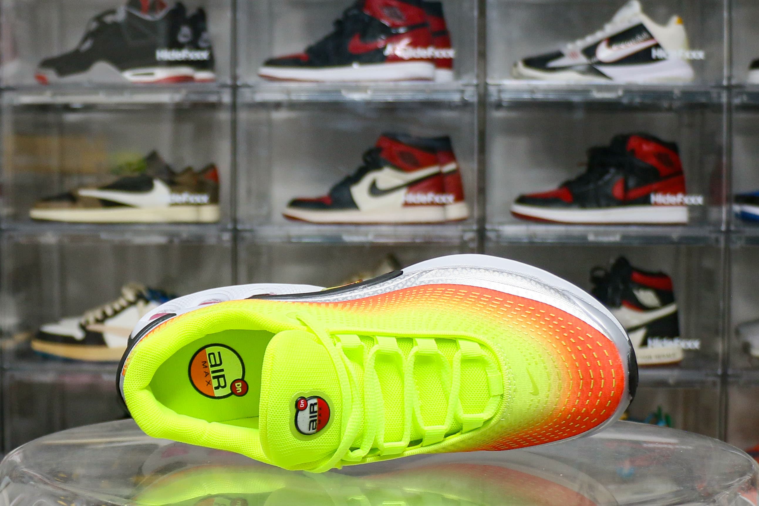 Air Max DN SE Cyber Bright Crimson